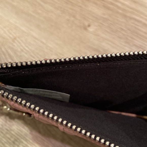 NWOT Steve Madden Mauve Zip Around Wristlet - Picture 4 of 5